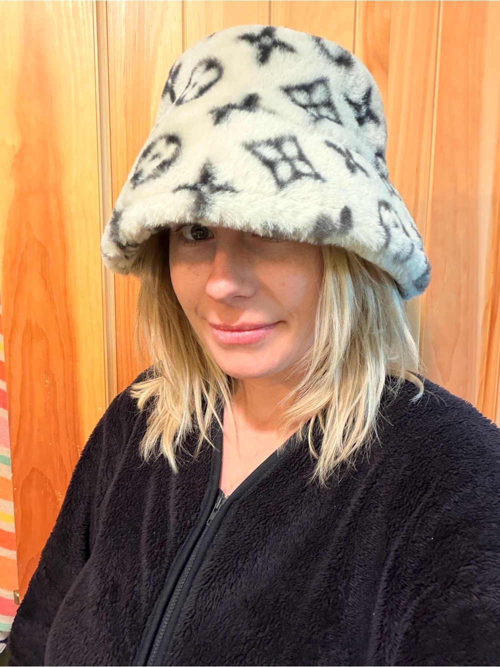 Faux Fur Bucket Hat - Picture 4 of 9